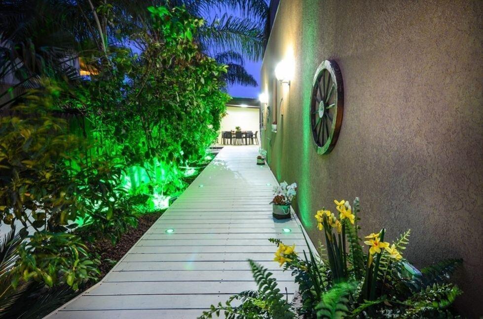 המתחם החיצוני - אהבה במושבה - צימרים דיסקרטיים 5 דקות מטבריה, כל צימר עם מיטה זוגית, ג'קוזי זוגי, פינות ישיבה ועוד... 69975