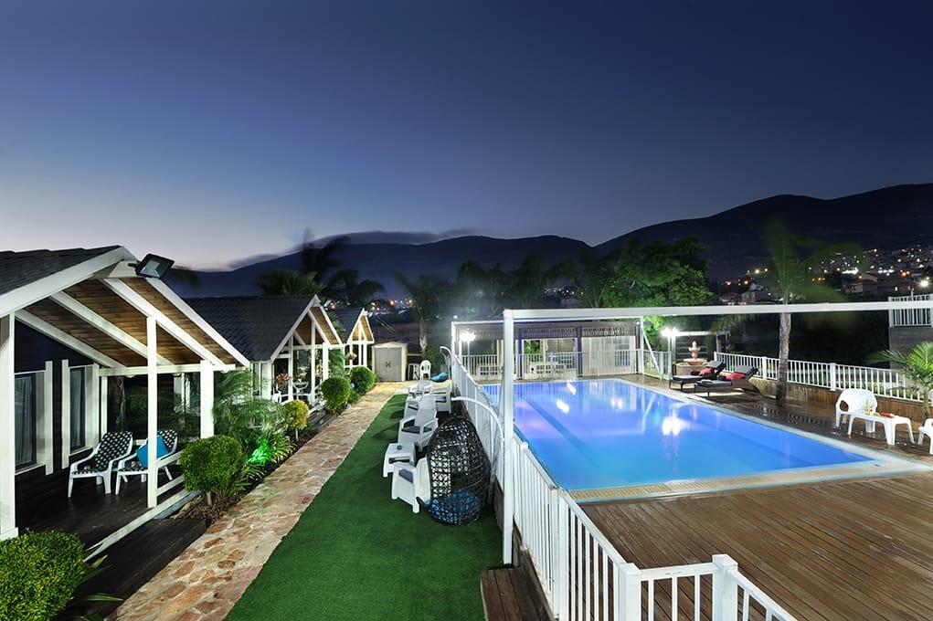 המתחם החיצוני - חוויה באופוריה - מתחם חדרים דיסקרטיים במושב שזור, לנופש זוגי ורומנטי 16353