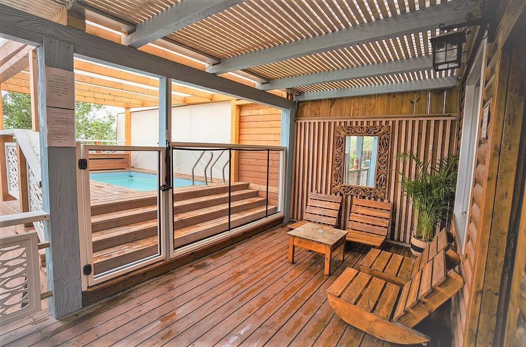 צימרים עם בריכה וג'קוזי פרטי - נווה בר-מלון בוטיק בכפר  דיסקרטי לזוגות 89147