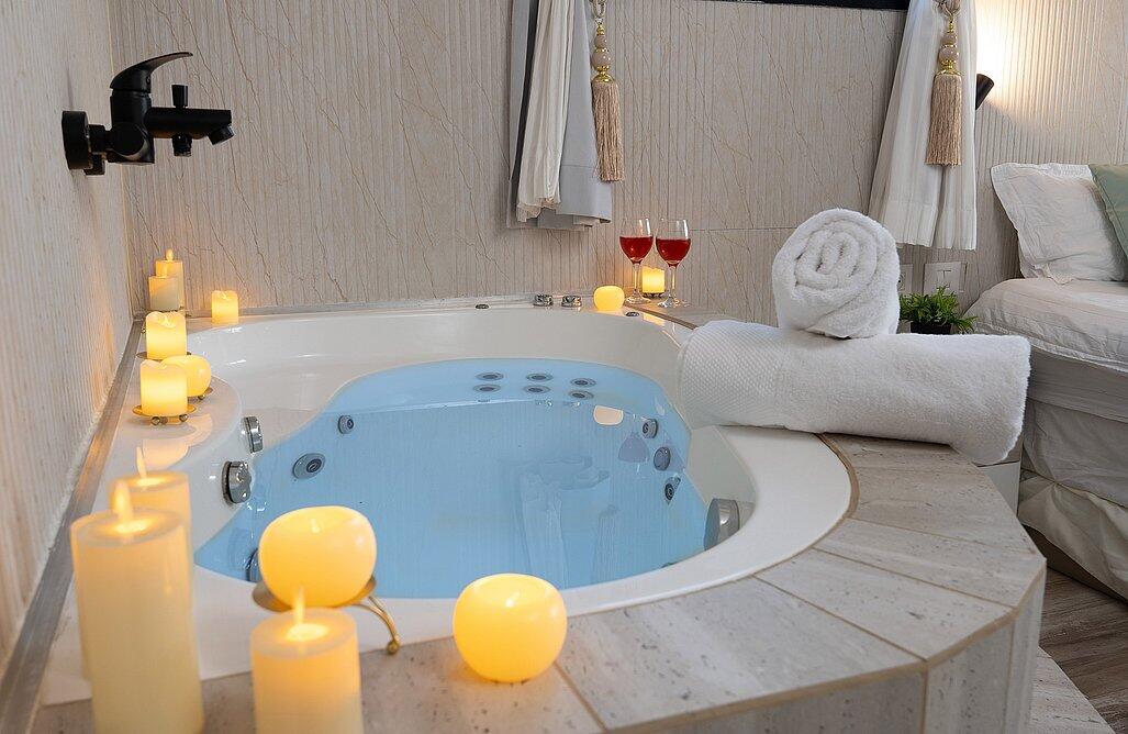 דירת אירוח זוגית עם גקוזי פנימי ומרפסת - אהבה בתל אביב | פרטיות מוחלטת ואירוח לפי שעה 147736