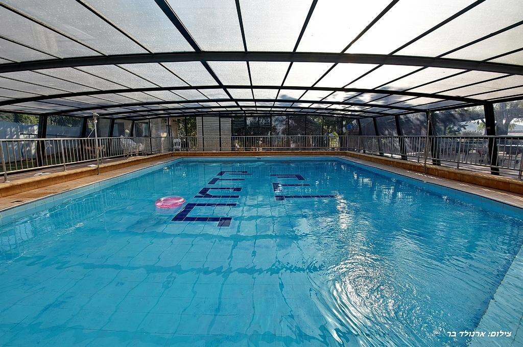 המתחם החיצוני - קדמת עדן- 8 יחידות אירוח מפנקות ודיסקרטיות בצפון הארץ 20870