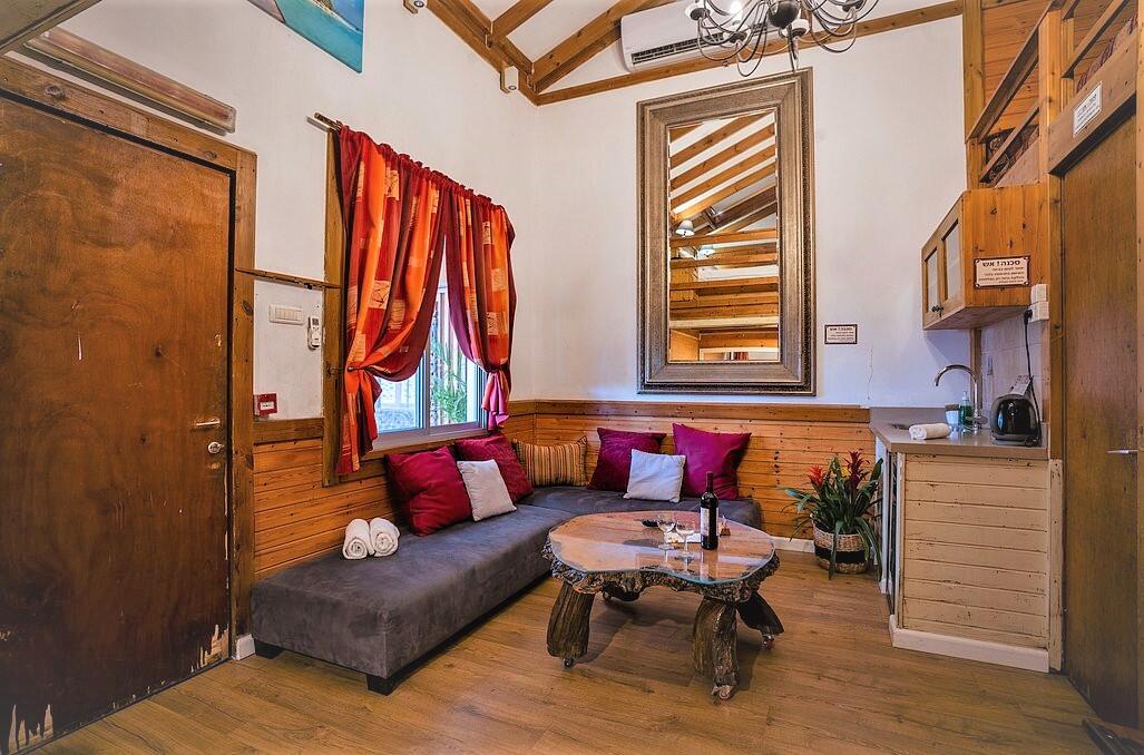 צימרים עם בריכה וג'קוזי פרטי - נווה בר-מלון בוטיק בכפר  דיסקרטי לזוגות 89148