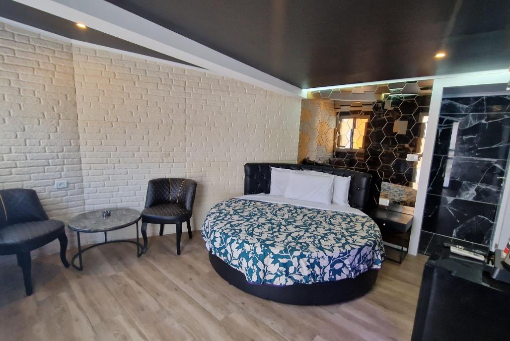 חדר 104 - ברוכים הבאים לסיקרטס - Secrets - חדרים וסוויטות לפי שעה במרכז הארץ 101163