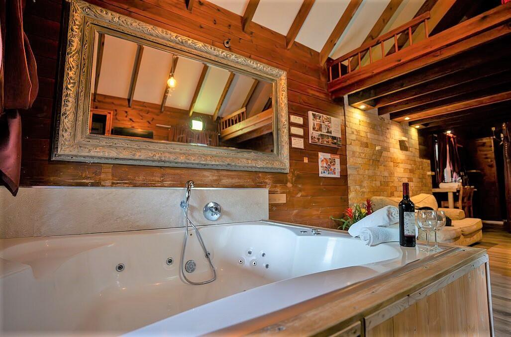 צימרים עם ג'קוזי פרטי - נווה בר-מלון בוטיק בכפר  דיסקרטי לזוגות 89124