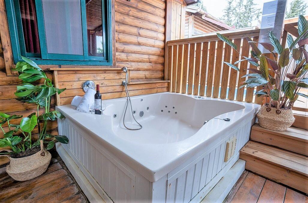 צימרים עם בריכה וג'קוזי פרטי - נווה בר-מלון בוטיק בכפר  דיסקרטי לזוגות 89136