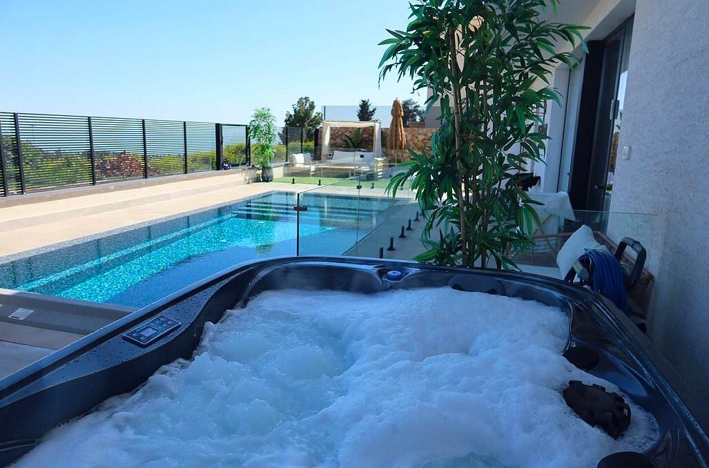 המתחם החיצוני - יוקרה בצפון - נופש שעתי, דיסקרטי בראש פינה 94274