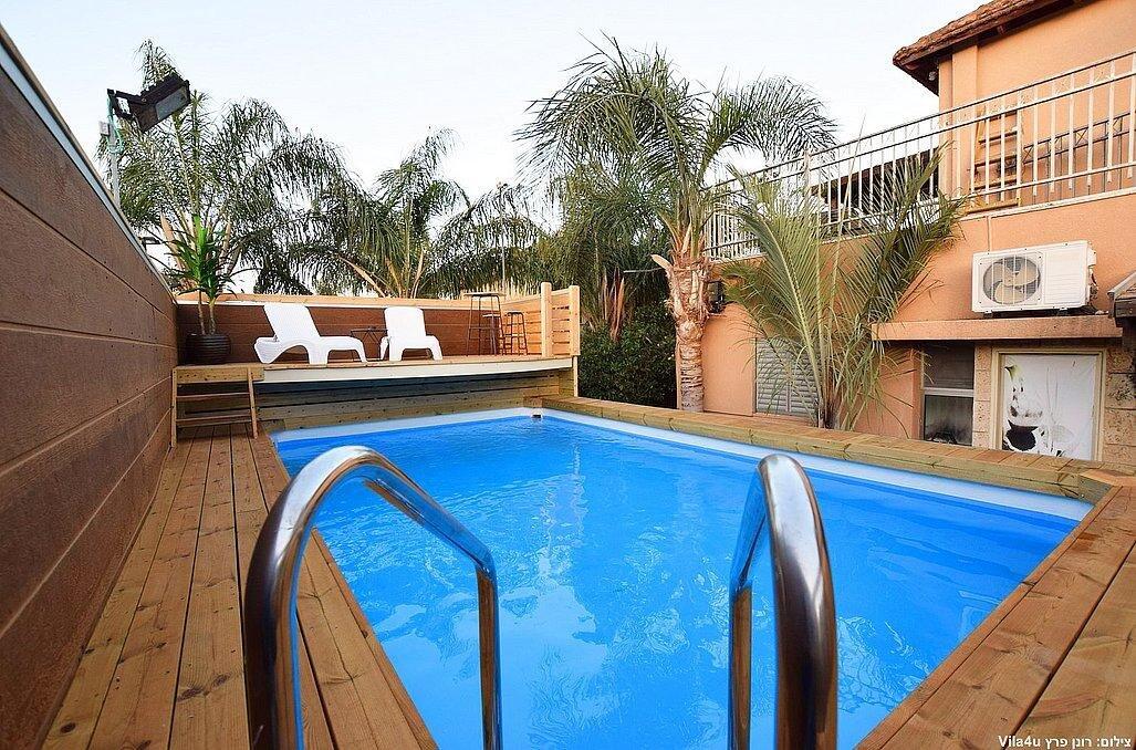 המתחם החיצוני - אהבה במושבה - צימרים דיסקרטיים 5 דקות מטבריה, כל צימר עם מיטה זוגית, ג'קוזי זוגי, פינות ישיבה ועוד... 69964