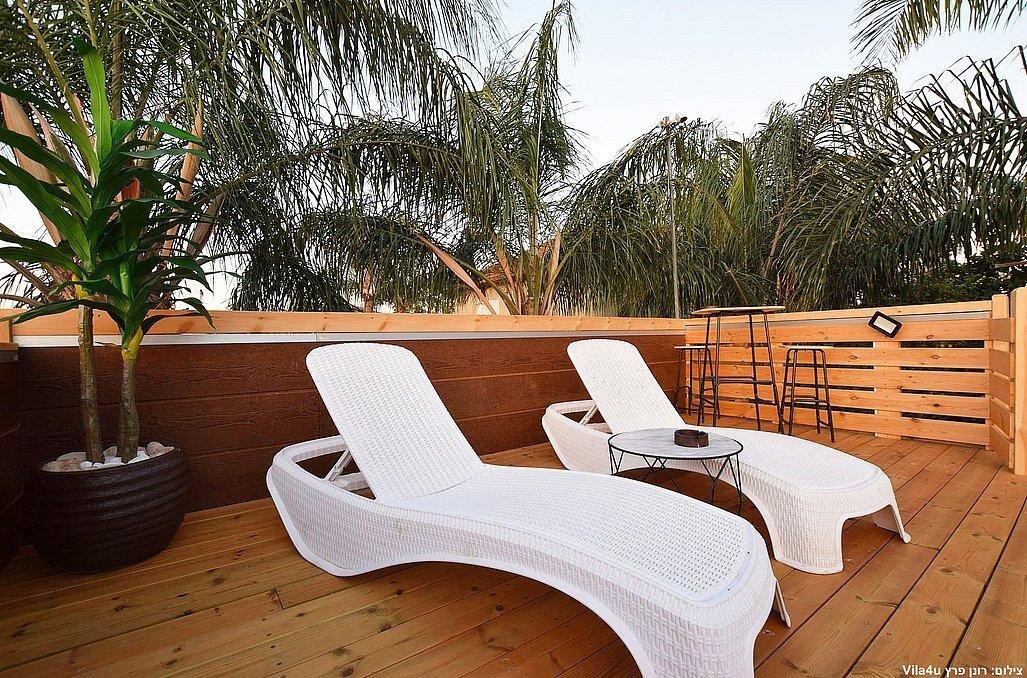 המתחם החיצוני - אהבה במושבה - צימרים דיסקרטיים 5 דקות מטבריה, כל צימר עם מיטה זוגית, ג'קוזי זוגי, פינות ישיבה ועוד... 69968