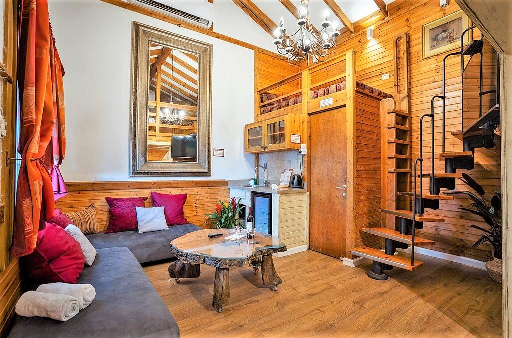 צימרים עם בריכה וג'קוזי פרטי - נווה בר-מלון בוטיק בכפר  דיסקרטי לזוגות 89149