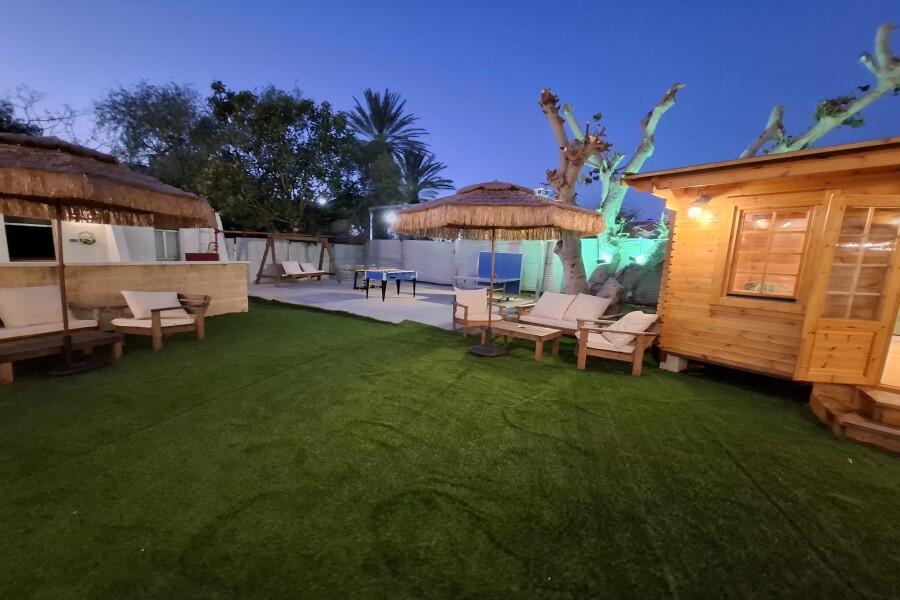 מתחם חיצוני בריכה וג'קוזי - כפר הים יחידות אירוח לפי שעה עם ג'קוזי על החוף 155433