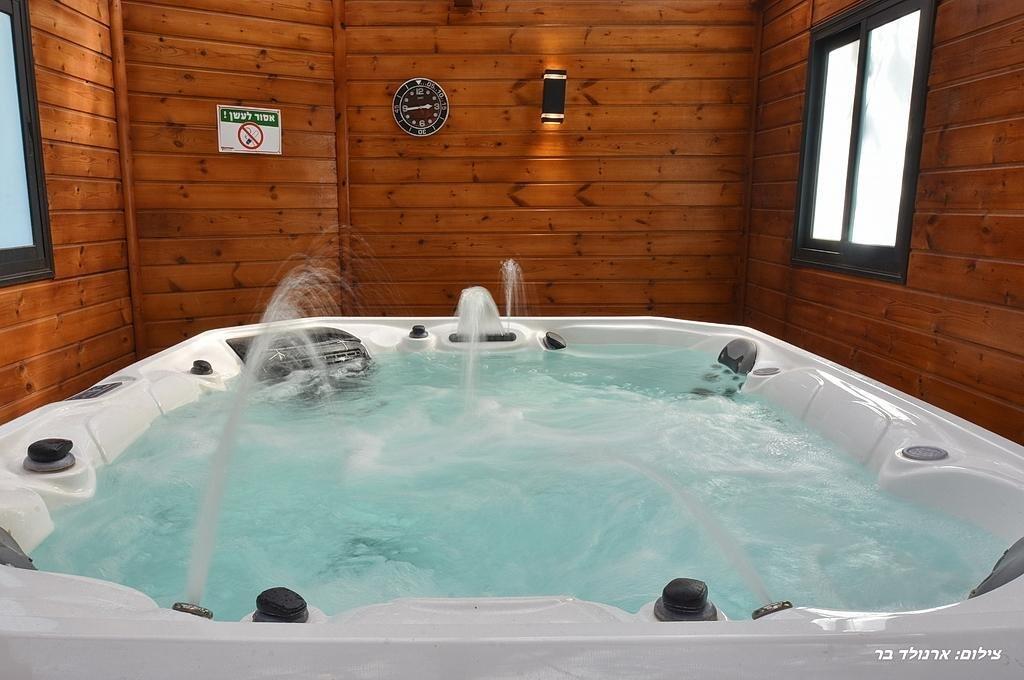 המתחם החיצוני - קדמת עדן- 8 יחידות אירוח מפנקות ודיסקרטיות בצפון הארץ 20872