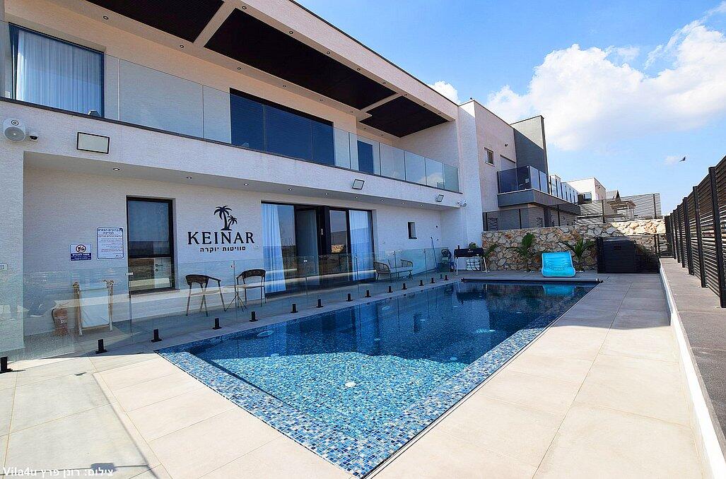 המתחם החיצוני - יוקרה בצפון - נופש שעתי, דיסקרטי בראש פינה 94270