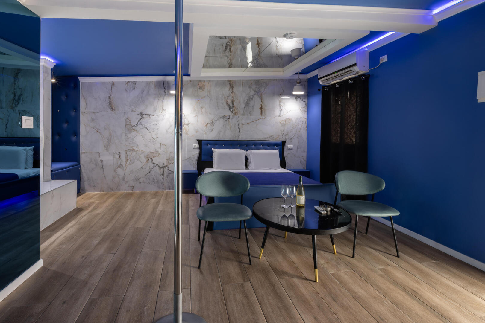 חדר ג'קוזי 110 בלו טופז - ברוכים הבאים לסיקרטס - Secrets - חדרים וסוויטות לפי שעה במרכז הארץ 100937