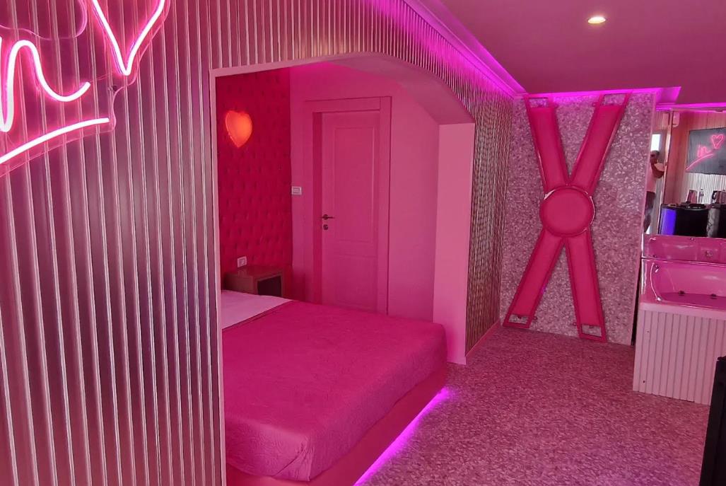 סוויטה ג'קוזי 105 אמור - ברוכים הבאים לסיקרטס - Secrets - חדרים וסוויטות לפי שעה במרכז הארץ 101161