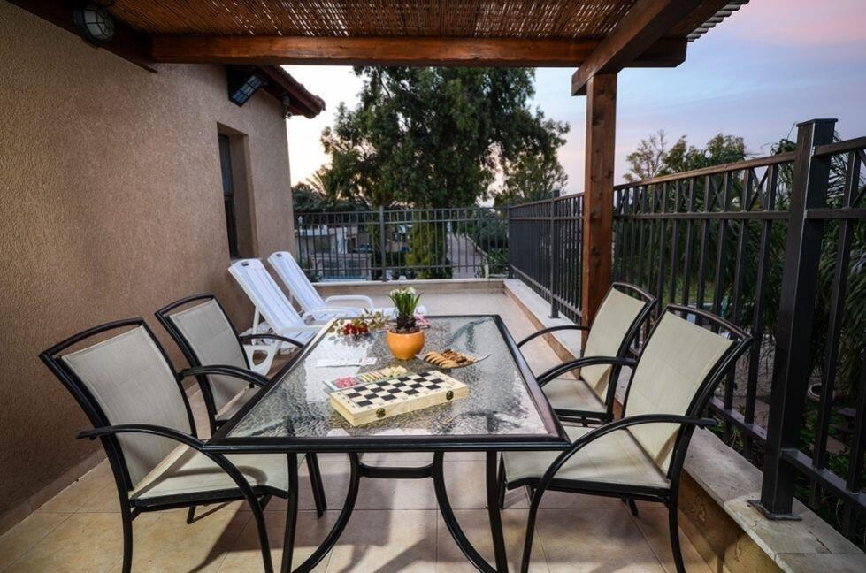 המתחם החיצוני - אהבה במושבה - צימרים דיסקרטיים 5 דקות מטבריה, כל צימר עם מיטה זוגית, ג'קוזי זוגי, פינות ישיבה ועוד... 69977