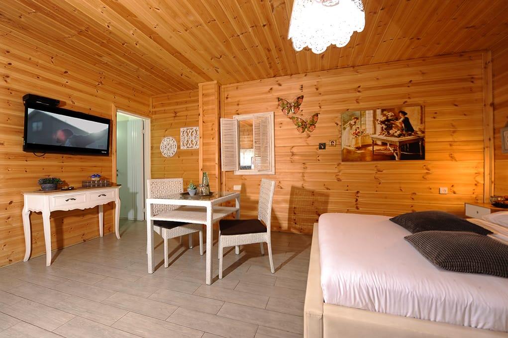 הסוויטות - חוויה באופוריה - מתחם חדרים דיסקרטיים במושב שזור, לנופש זוגי ורומנטי 16397