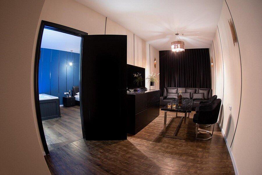 סוויטת רויאל ג'קוזי וסלון - Royal Hotel ראשל