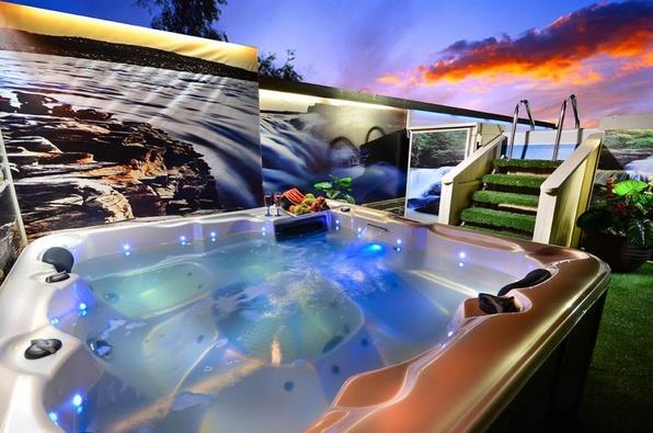 המתחם החיצוני - אהבה במושבה - צימרים דיסקרטיים 5 דקות מטבריה, כל צימר עם מיטה זוגית, ג'קוזי זוגי, פינות ישיבה ועוד... 69971