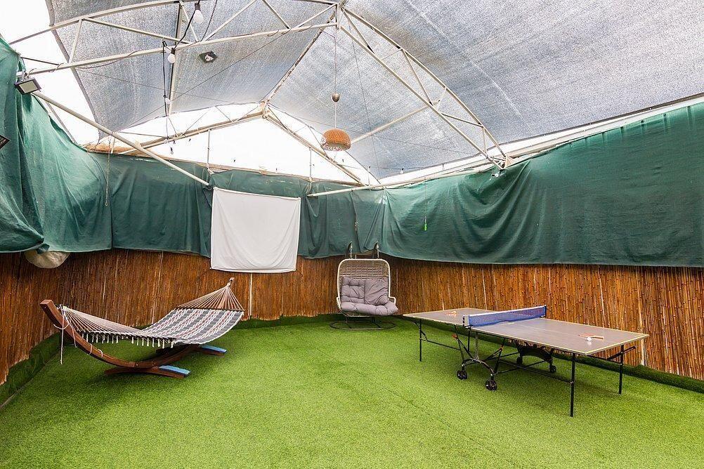 חצר ובריכה - ויליג' קומפלקס - 5 יחידות לאירוח שעתי בניר בנים 121814