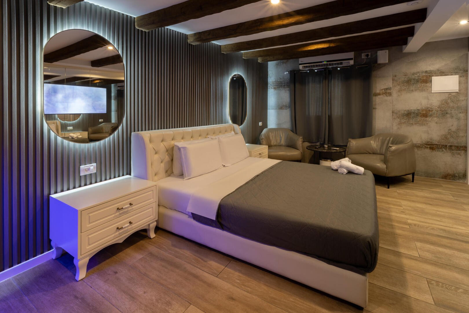 חדר 107 לונאר קוורץ - ברוכים הבאים לסיקרטס - Secrets - חדרים וסוויטות לפי שעה במרכז הארץ 100926