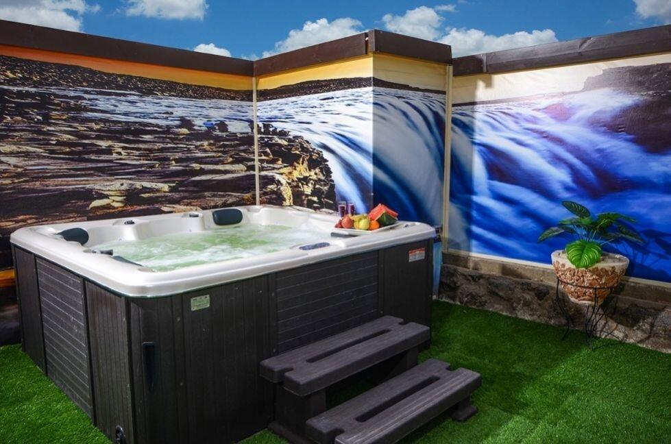 המתחם החיצוני - אהבה במושבה - צימרים דיסקרטיים 5 דקות מטבריה, כל צימר עם מיטה זוגית, ג'קוזי זוגי, פינות ישיבה ועוד... 69976