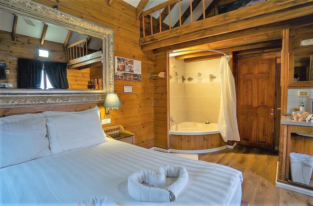 צימרים עם ג'קוזי פרטי - נווה בר-מלון בוטיק בכפר  דיסקרטי לזוגות 89120