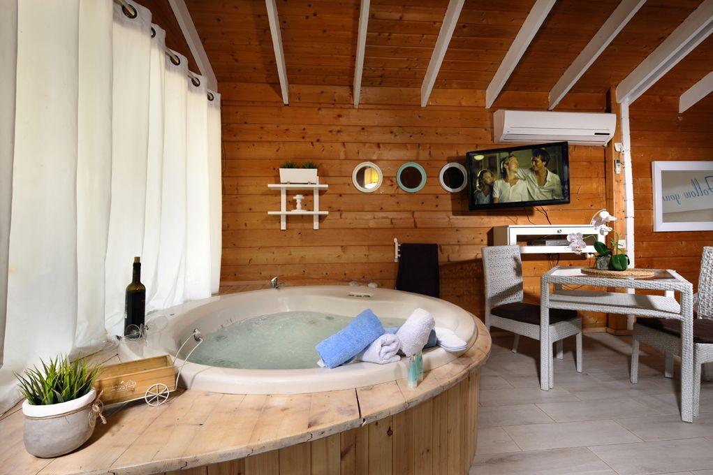 מתחם פנימי + טיפולי ספא - טרופי צימר ספא - 5 בקתות עץ בשזור - דירות VIP 113495