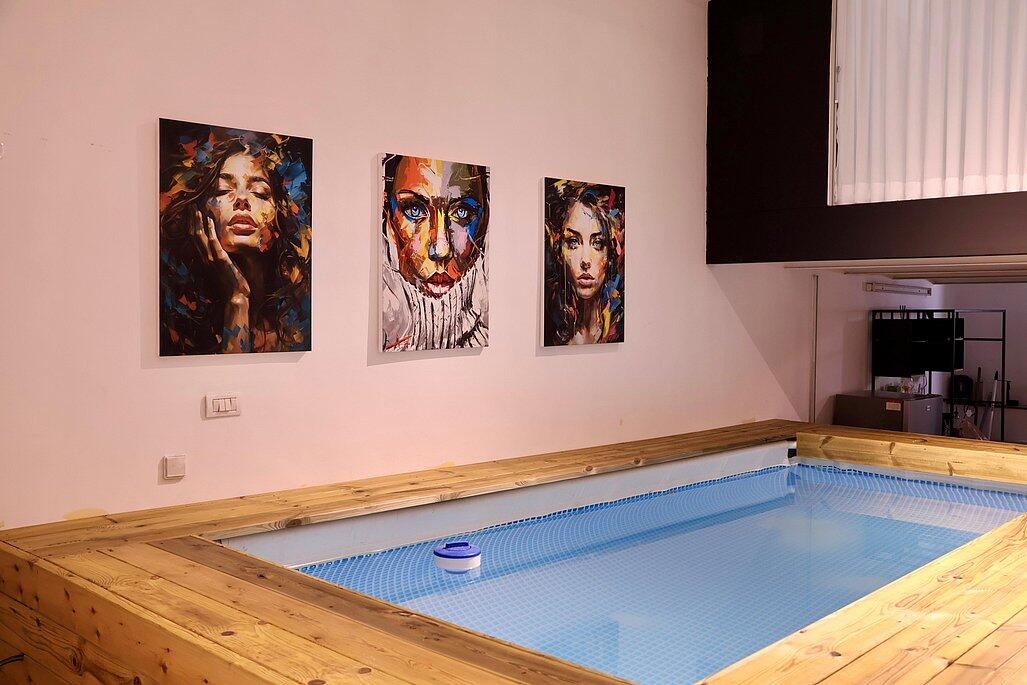 הבריכה במתחם - סוויטת בוטיק גלרי I נופש שעתי בתל אביב I מרחק הליכה מהים 141354