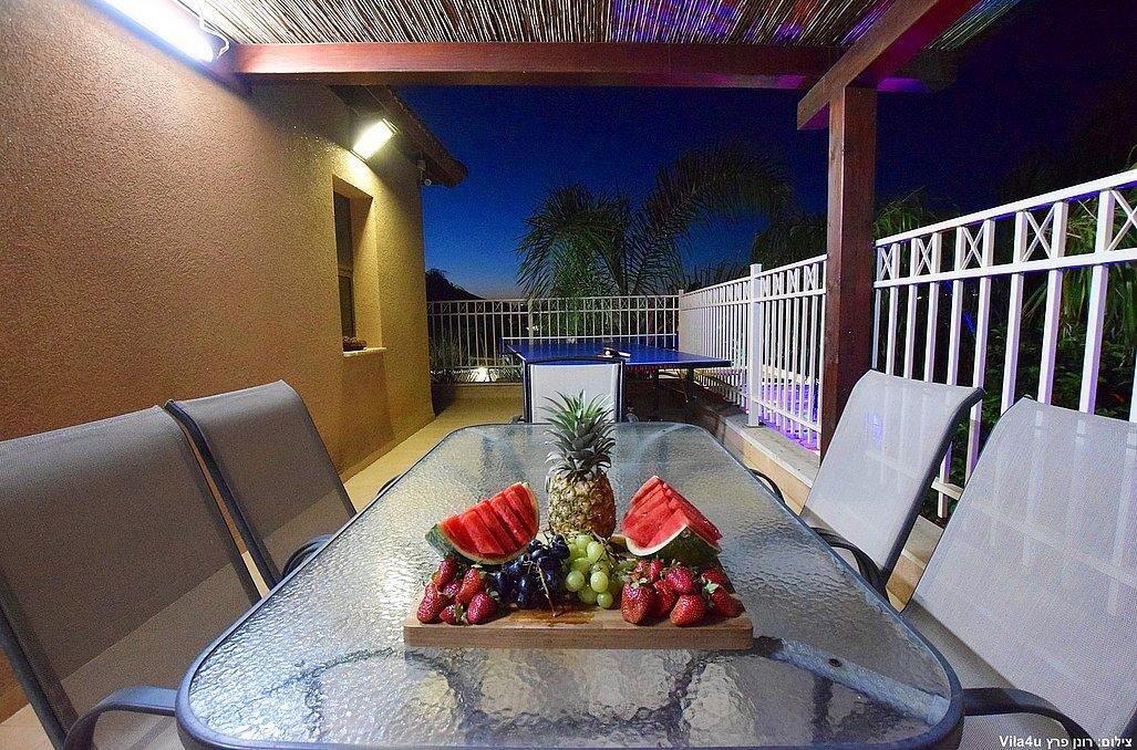 המתחם החיצוני - אהבה במושבה - צימרים דיסקרטיים 5 דקות מטבריה, כל צימר עם מיטה זוגית, ג'קוזי זוגי, פינות ישיבה ועוד... 69970