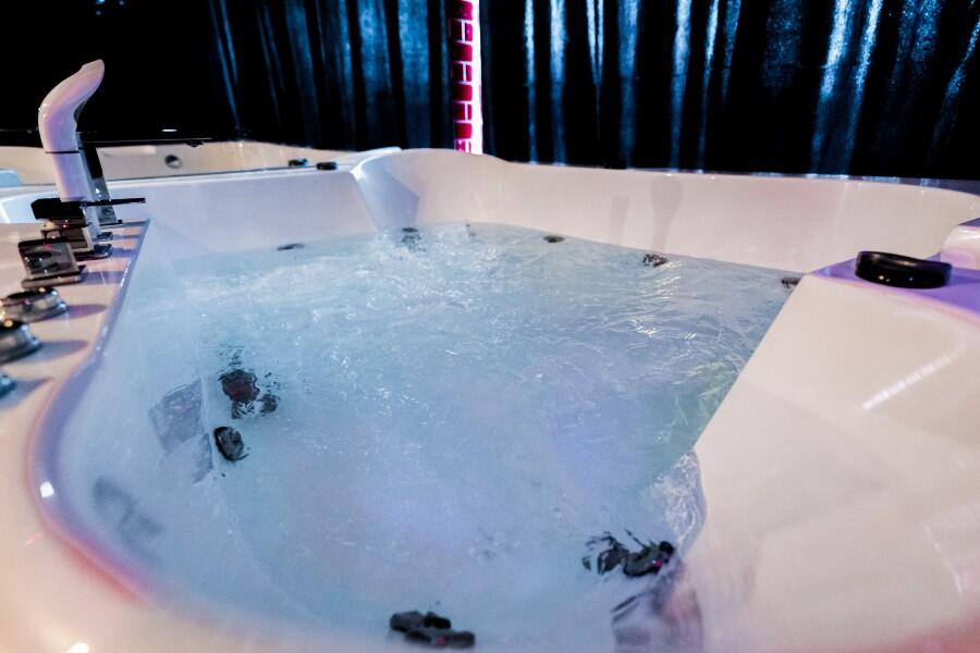 49 גוונים של אדום - City Spa דירות לפי שעה - dirotvip 106335