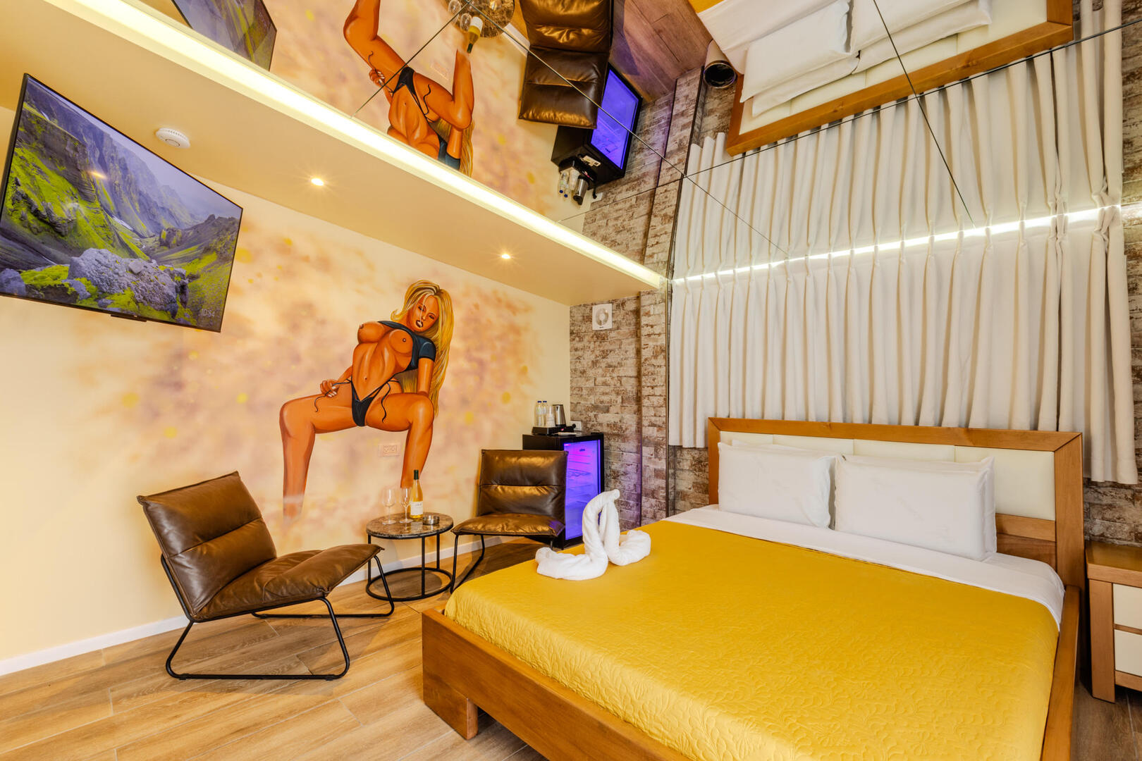 חדר 106 אמבר - ברוכים הבאים לסיקרטס - Secrets - חדרים וסוויטות לפי שעה במרכז הארץ 100923