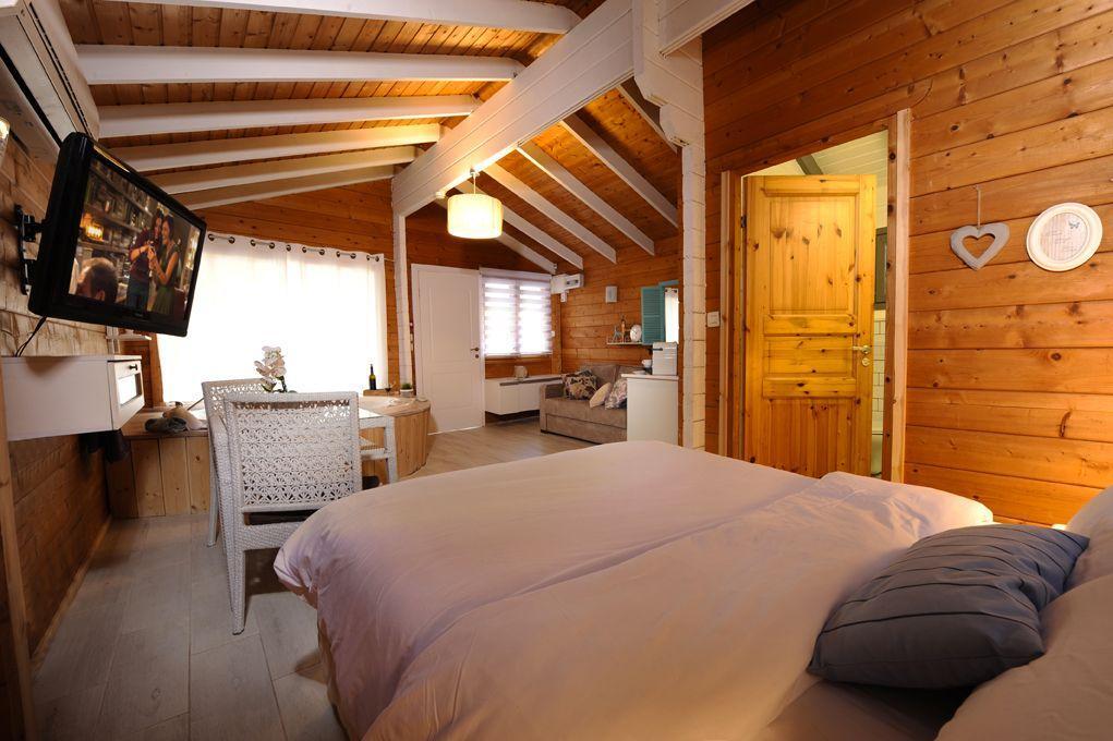 מתחם פנימי + טיפולי ספא - טרופי צימר ספא - 5 בקתות עץ בשזור - דירות VIP 113493