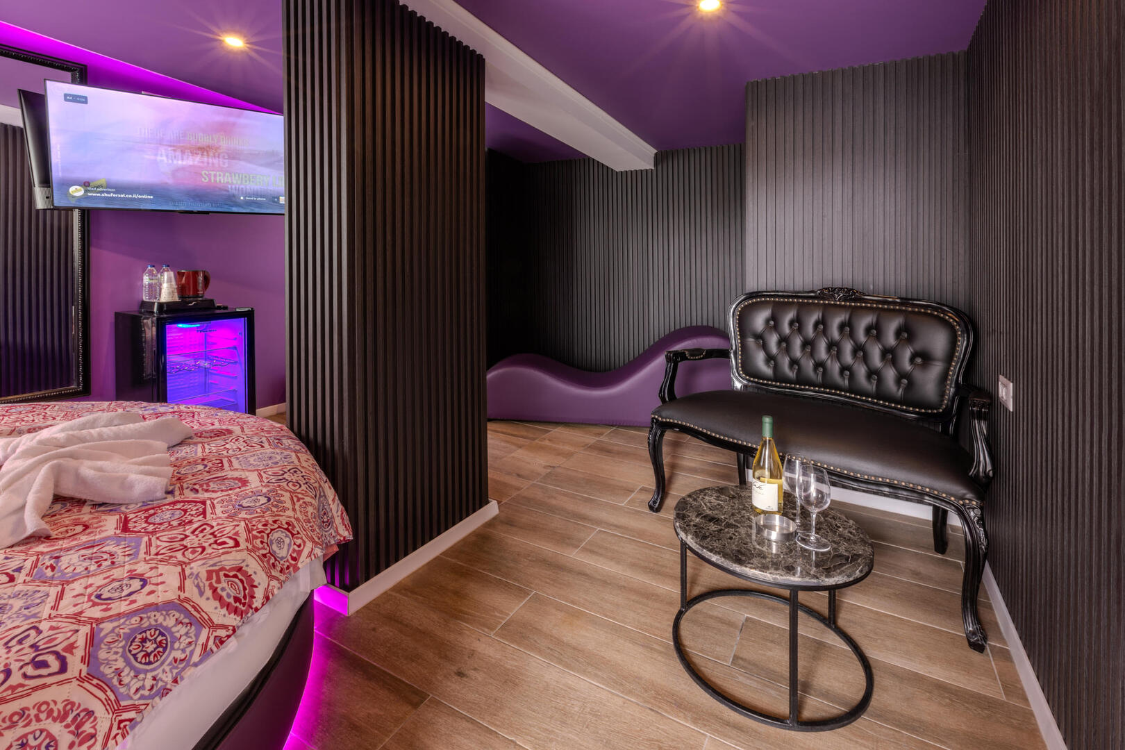 חדר 108 אמטיסט - ברוכים הבאים לסיקרטס - Secrets - חדרים וסוויטות לפי שעה במרכז הארץ 100930