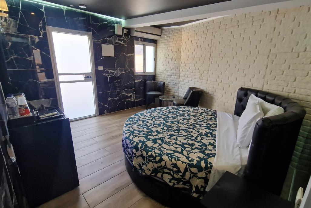 חדר 104 - ברוכים הבאים לסיקרטס - Secrets - חדרים וסוויטות לפי שעה במרכז הארץ 101162