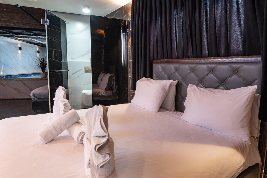 סוויטת בריכה פרטית לזוגות - לאגו סוויט - סוויטות מפנקות לפי שעה בירושלים - דירות VIP 107818