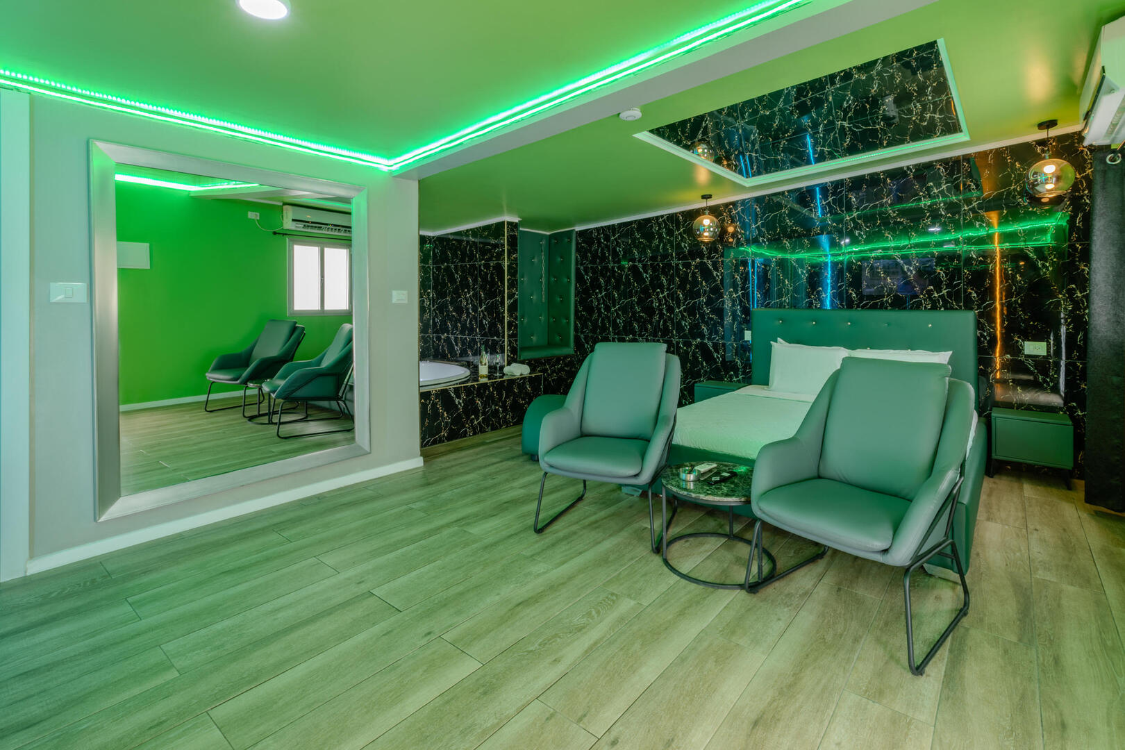 חדר ג'קוזי ארמלד - ברוכים הבאים לסיקרטס - Secrets - חדרים וסוויטות לפי שעה במרכז הארץ 100939