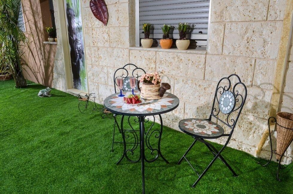 המתחם החיצוני - אהבה במושבה - צימרים דיסקרטיים 5 דקות מטבריה, כל צימר עם מיטה זוגית, ג'קוזי זוגי, פינות ישיבה ועוד... 69978