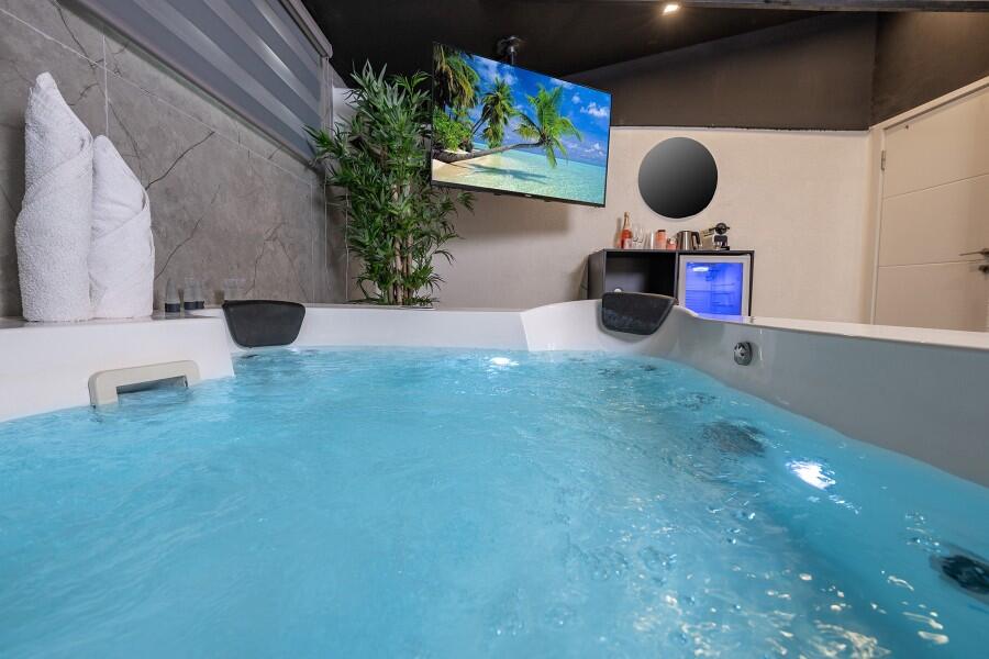 סוויטת בלאק רום 203 - לאגו סוויט - סוויטות מפנקות לפי שעה בירושלים - דירות VIP 107841