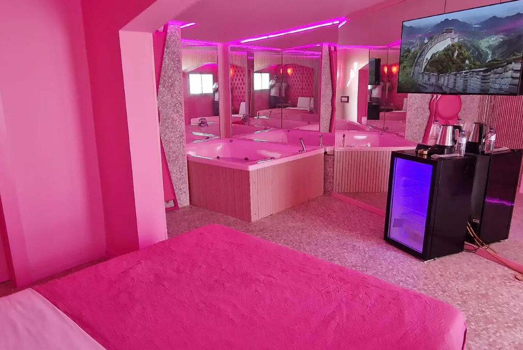 סוויטה ג'קוזי 105 אמור - ברוכים הבאים לסיקרטס - Secrets - חדרים וסוויטות לפי שעה במרכז הארץ 101157