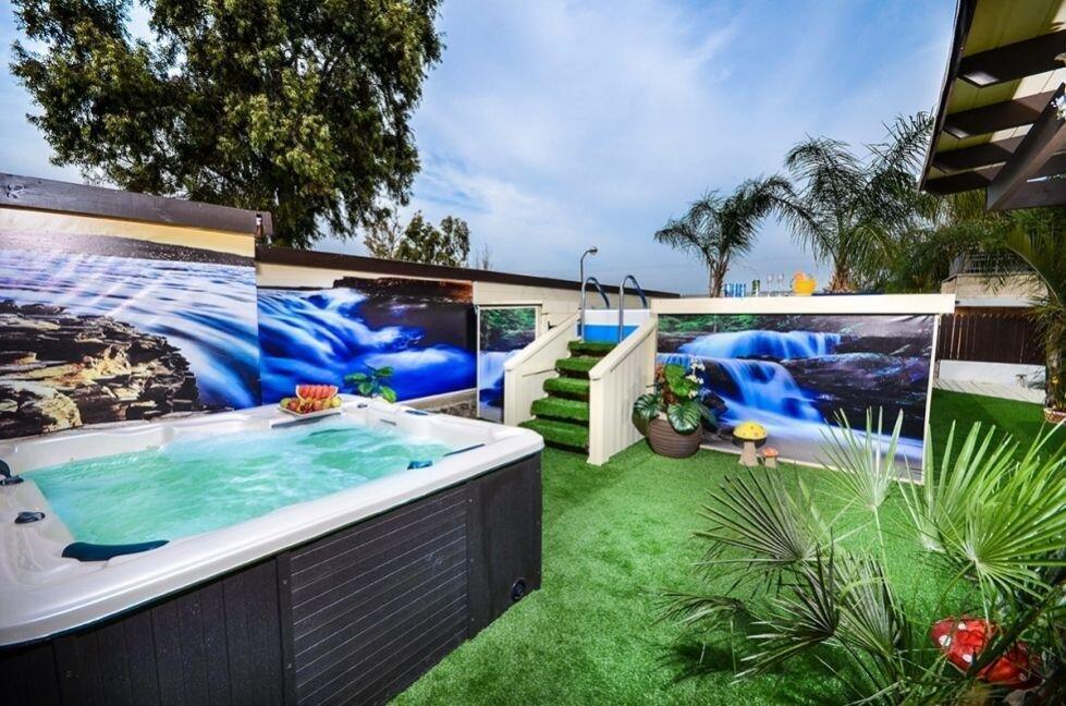 המתחם החיצוני - אהבה במושבה - צימרים דיסקרטיים 5 דקות מטבריה, כל צימר עם מיטה זוגית, ג'קוזי זוגי, פינות ישיבה ועוד... 69980