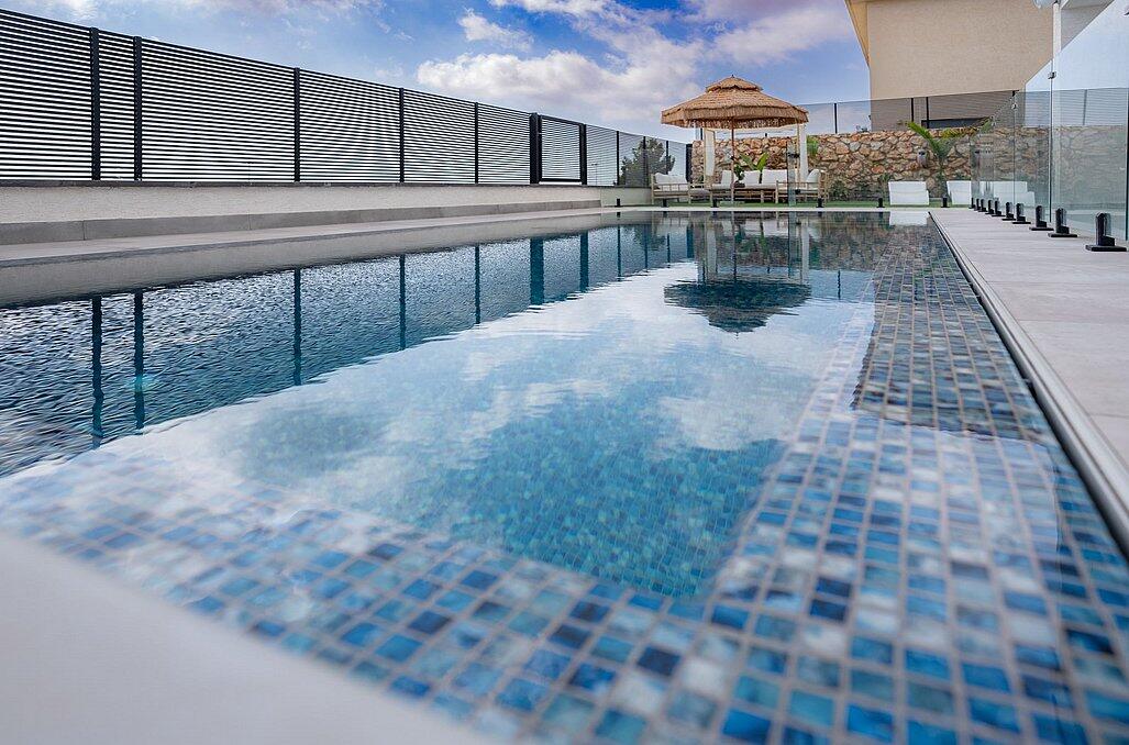 המתחם החיצוני - יוקרה בצפון - נופש שעתי, דיסקרטי בראש פינה 94278