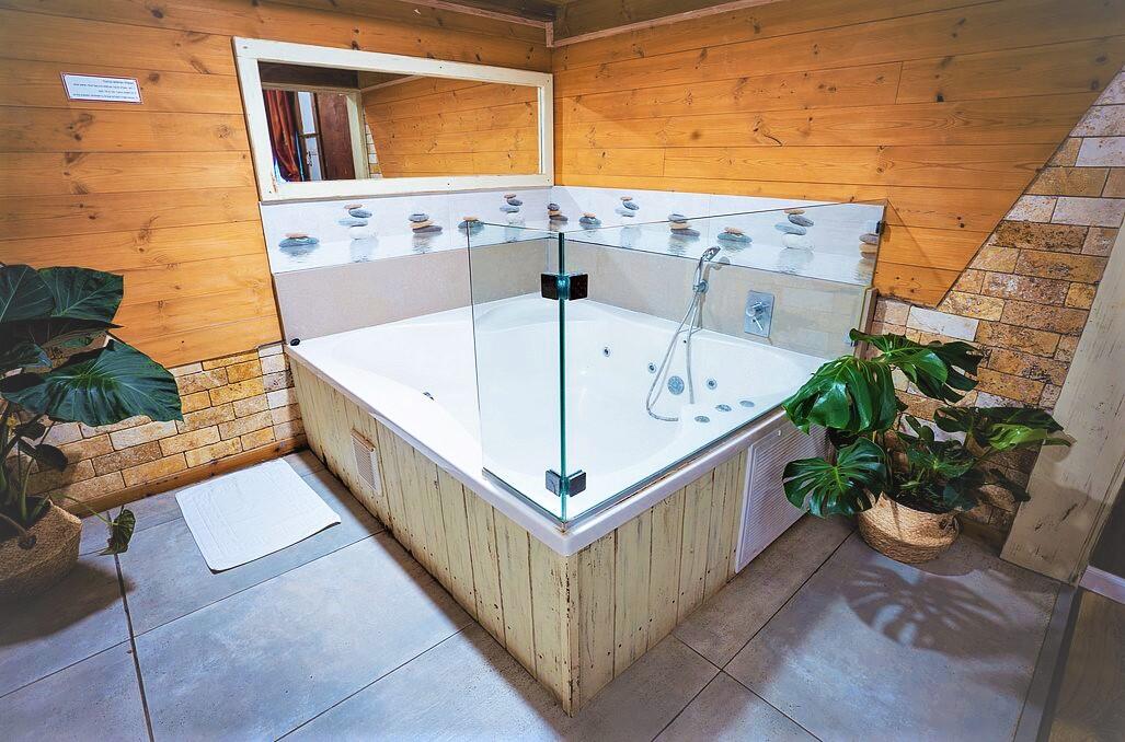 צימרים עם בריכה וג'קוזי פרטי - נווה בר-מלון בוטיק בכפר  דיסקרטי לזוגות 89150