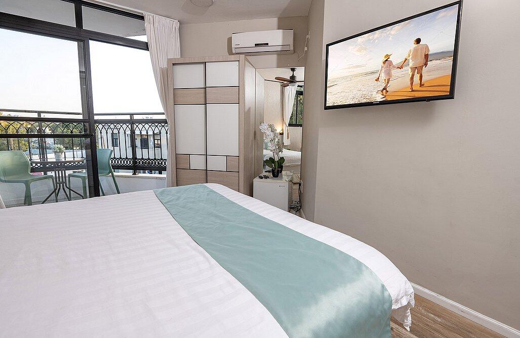 דירת אירוח זוגית עם גקוזי פנימי ומרפסת - אהבה בתל אביב | פרטיות מוחלטת ואירוח לפי שעה 147725