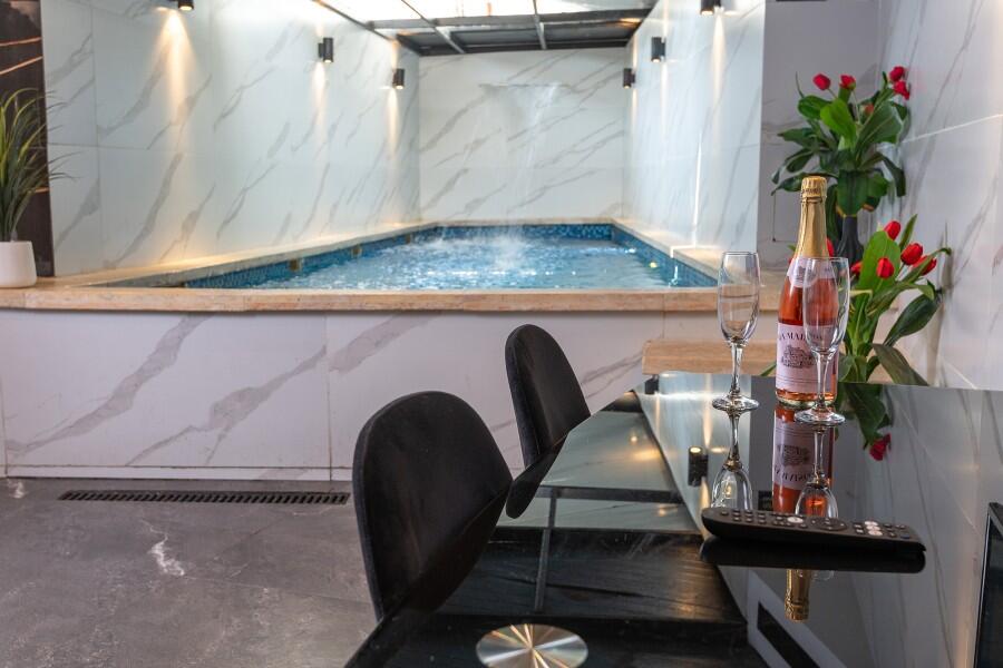 סוויטת בריכה פרטית לזוגות - לאגו סוויט - סוויטות מפנקות לפי שעה בירושלים - דירות VIP 107824