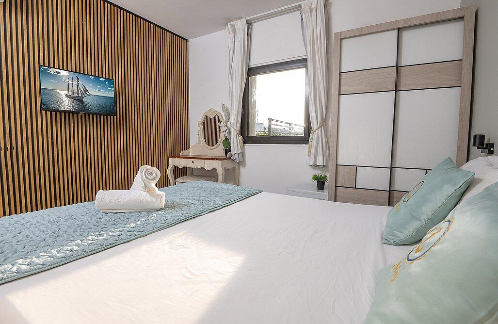 דירת אירוח זוגית עם גקוזי במרפסת - אהבה בתל אביב | פרטיות מוחלטת ואירוח לפי שעה 147716