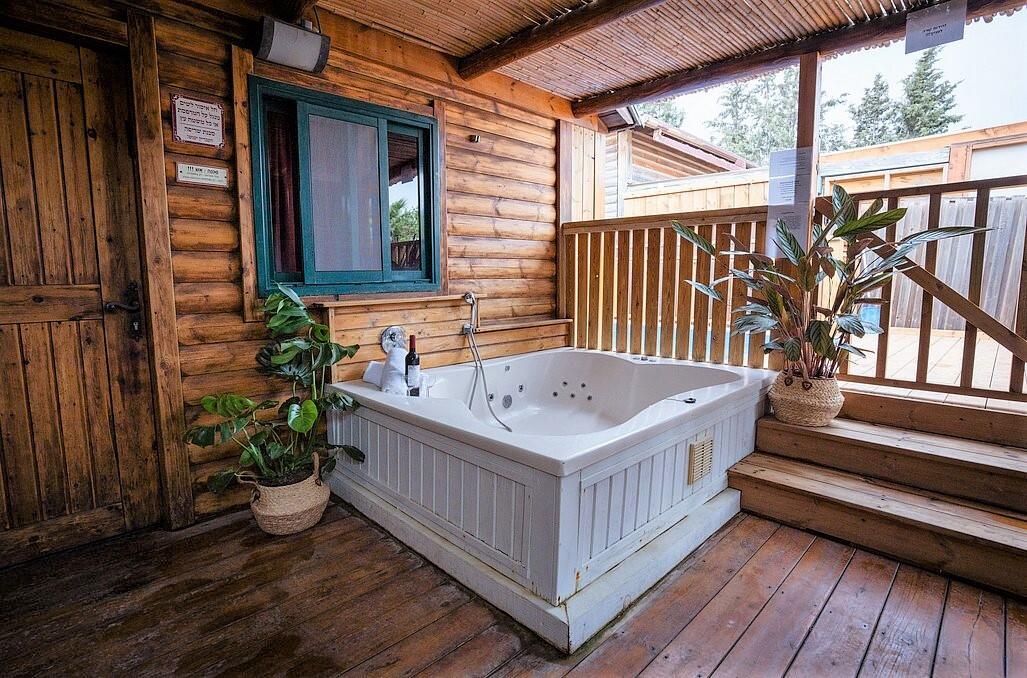 צימרים עם בריכה וג'קוזי פרטי - נווה בר-מלון בוטיק בכפר  דיסקרטי לזוגות 89135