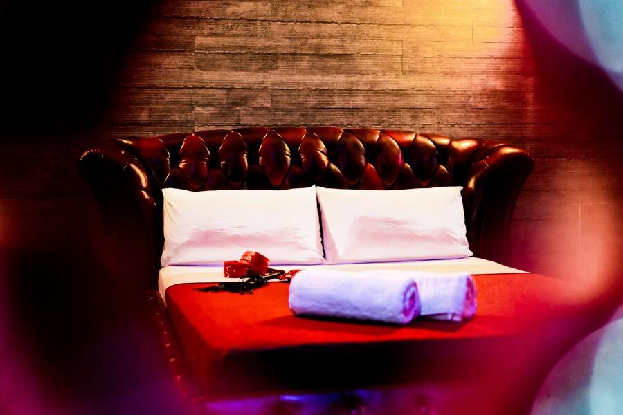 49 גוונים של אדום - City Spa דירות לפי שעה - dirotvip 106339