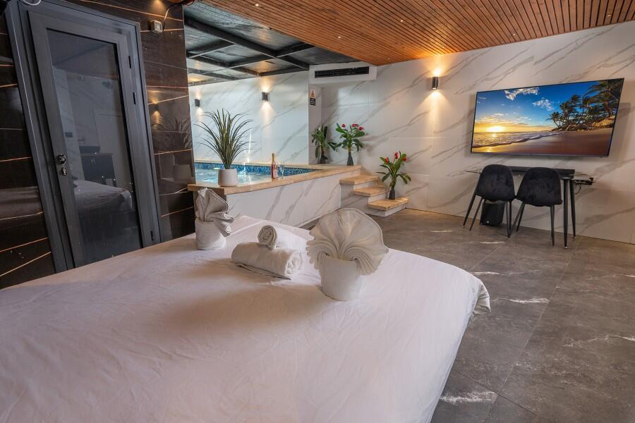 סוויטת בריכה פרטית לזוגות - לאגו סוויט - סוויטות מפנקות לפי שעה בירושלים - דירות VIP 107823