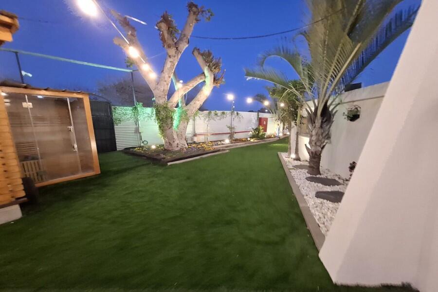 מתחם חיצוני בריכה וג'קוזי - כפר הים יחידות אירוח לפי שעה עם ג'קוזי על החוף 155436