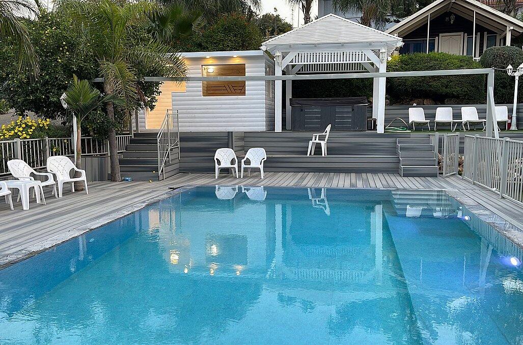 המתחם החיצוני - חוויה באופוריה - מתחם חדרים דיסקרטיים במושב שזור, לנופש זוגי ורומנטי 71200